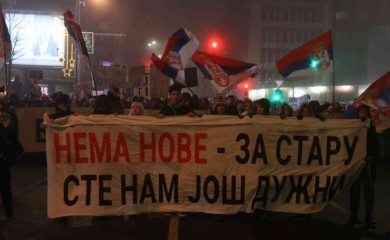 "Nema nove godine, za staru ste nam još dužni" Studenti u Beogradu i Novom Sadu  2025. dočekali u POTPUNOJ TIŠINI, odali počast stradalima