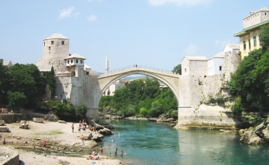 Jedna osoba skočila sa Starog mosta i nije isplivala