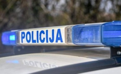 Zadobili teške povrede: Pijani vozač naletio na dvoje djece