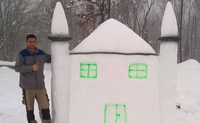 Muhamed iz Cazina napravio džamiju od snijega