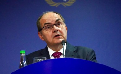 Pozvao se na bonska ovlašćenja: Šmit poništio odluke NSRS i nametnuo izmjene Krivičnog zakona