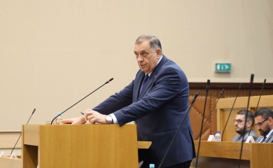 Dodik na skupštini nazvao pilota Vlade Srpske: Halo, kad si zadnji put bio u Britaniji?