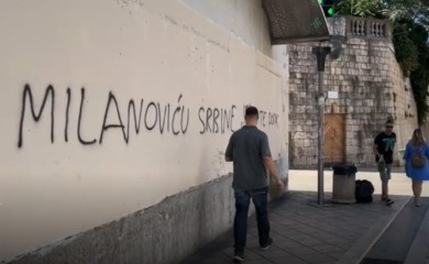 Neprimjeren grafit protiv Milanovića i Dodika u Splitu