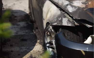 Devetnaestogodišnji mladić teško povrijeđen u zapaljenom automobilu