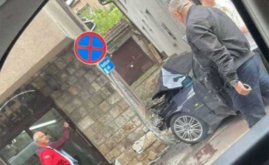 SARAJEVO: Automobil udario u zgradu, povrijeđene dvije osobe