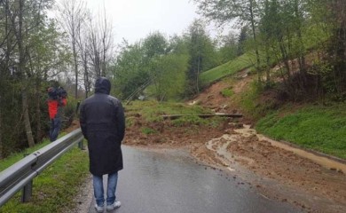 Obilne padavine izazvale probleme širom Slovenije