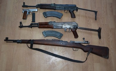 U akciji „Kalibar“ pronađene vojne puške, bomba i meci