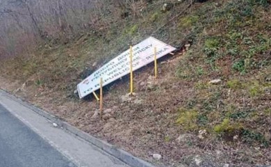 Porušena tabla “Dobro došli u Republiku Srpsku”