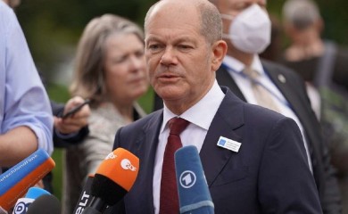 Šolc: Njemačka sa zabrinutošću posmatra nemire u Francuskoj