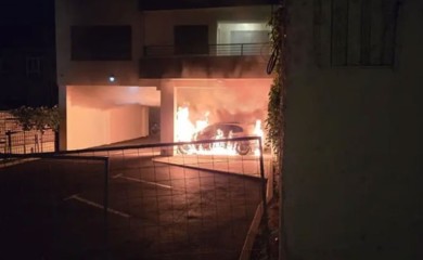 Izgorio “Porše” rent-a-kar agencije