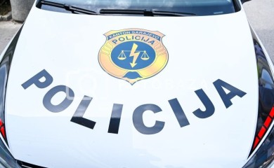 Stravičan sudar dva “golfa”: Jedan od vozača dobio teške povrede