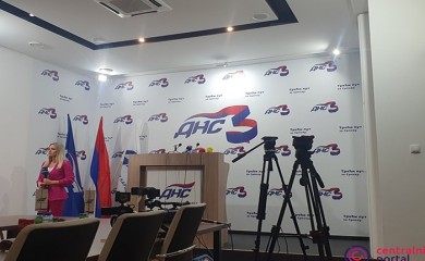 UŽIVO: Atmosfera u izbornom štabu DNS-a
