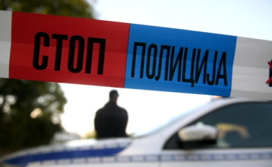 Nije mu bilo pomoći: Muškarac skočio sa zgrade, prolaznici sve gledali