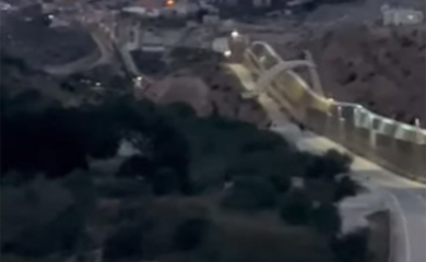 Migrant paraglajderom preletio granicu (VIDEO)