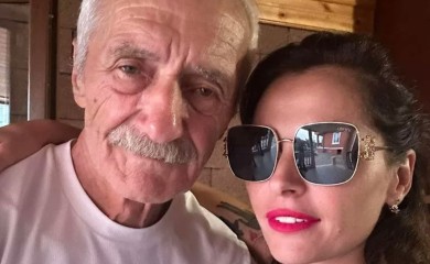 Tražila biološke roditelje pa otkrila da joj je otac prijatelj na Fejsbuku