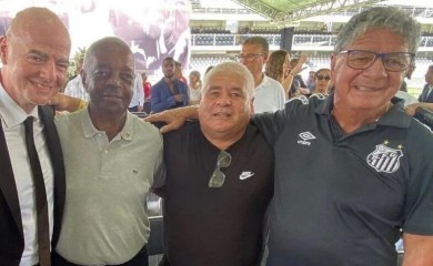 Infantino objasnio zašto je napravio skandalozni selfie na Peleovoj sahrani