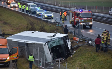Teška nesreća u Sloveniji: Sletio autobus, troje poginulih, više povrijeđenih
