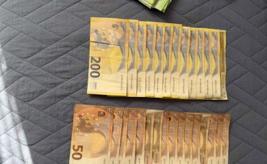 Uhapšen policijski službenik, oduzet kokain, municija i 77.000 KM