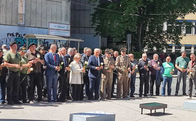 Srbi u Dobrovoljačkoj položili bijele ruže na mjesto zločina