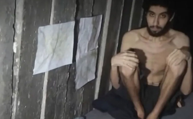 Strašna slika iz tunela ispod Gaze: Hamas snimio taoca, precrtava datume i kopa sebi grob? (VIDEO)
