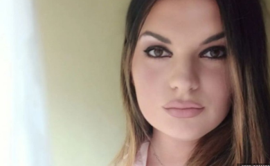 Milicu majka bacila na deponiju: Spasili su me psi, policija zatekla čopor kako me griju