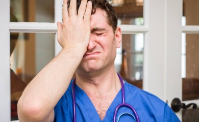 Skandal! “Sijevale” pesnice u Kliničkom centru, potukli se doktor i sestra