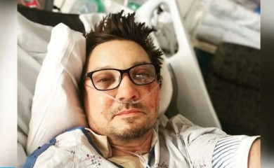 Glumac Džeremi Rener se javio iz bolničkog kreveta: "Zbrkan sam da tipkam"