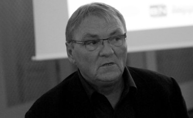 Preminuo pjevač Zoran Kalezić