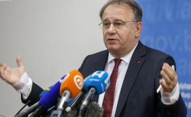 NIKŠIĆ: Očekujem od rukovodstva javnih ustanova da mandate daju na raspolaganje Vladi