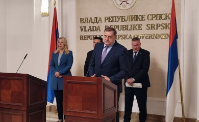 DODIK: Uvesti dodatno obezbjeđenje, testiranje na drogu i zabraniti telefone u školama
