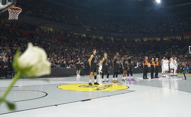 Cvijeće i suze u "Areni": Utakmica Partizana i Real Madrida počela minutom ćutanja