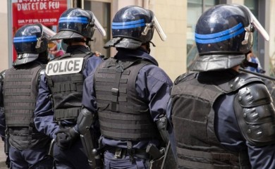 Francuska raspoređuje 30.000 policajaca zbog straha od nereda na dan izbora