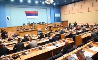 Poslanici odlučili: Vraćen grb sa dvoglavim orlom i himna Bože pravde