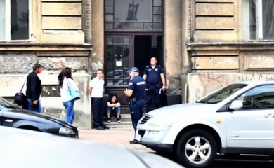 Detalji užasa u Beogradu: Muškarac izbo dvojicu stranaca, hitno prebačeni u bolnicu