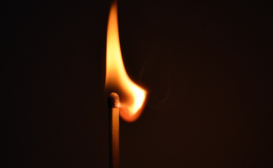 Pritvor za svirepo ubistvo, sin polio oca benzinom i zapalio ga