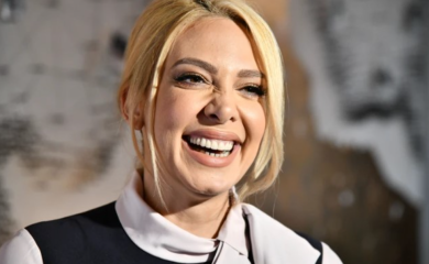 Čvrsto se grle: Prva zajednička fotografija Milice Todorović i OCA NJENOG DJETETA "Tata, mama, Bogdan"