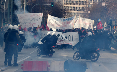Na protestima u Atini 10.000 ljudi: Dok policija hapsi, premijer moli za oproštaj