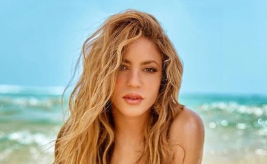 Shakira vrućim fotkama s plaže najavila novu pjesmu, fanovi složni: Od raskida se pomladila (FOTO)