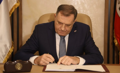 Dodik potpisao ukaze o proglašenju četiri zakona: Želimo da vratimo Srpsku sebi