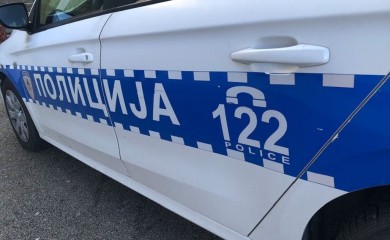 Vozilom udario ženu, pa pobjegao