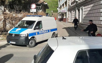 Policajac pretukao Avganistanca pa slagao da je on napao njega
