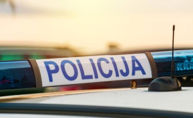 Naoružan mačetom, nožem, sjekirama i bejzbol palicom pokušao ući u Hrvatsku