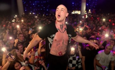 Nastavlja da pomjera granice ludila: Desingerica nastupio u Budvi uprkos zabrani i sve zaprepastio VIDEO