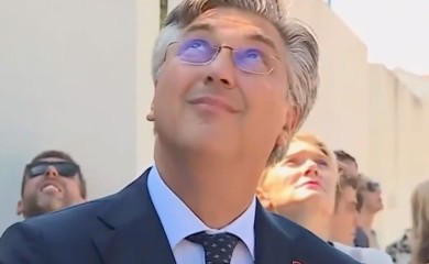 Galeb uneredio Plenkovića tokom davanja izjave novinarima (VIDEO)