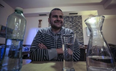 Zbog rijetkog poremećaja dnevno pije i do 27 litara vode
