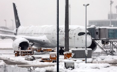Ledena kiša paralisala aerodrom u Minhenu: Piste su zaleđene, letovi su otkazani