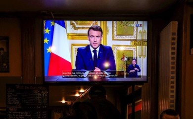 Makron: Ostajem na funkciji do kraja mandata, novi premijer uskoro