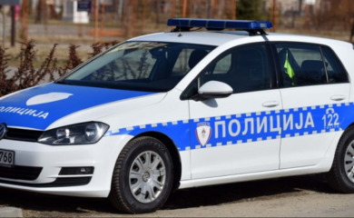 Policija identifikovala četiri osobe koje su poskidale zastave Republike Srpske u Janji
