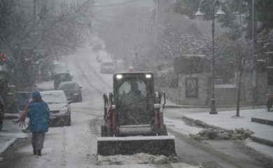 Snijeg zatvorio škole i prodavnice u Atini