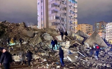 Bivši fudbaler Čelsija zatrpan u ruševinama